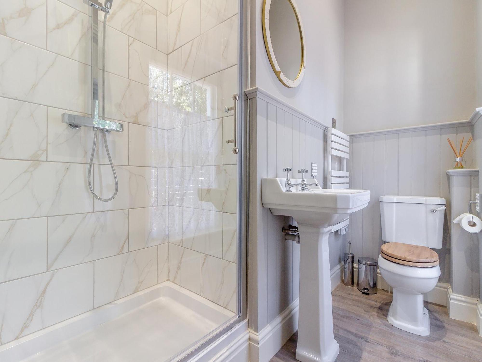 The Lodge Wonastow Ngoại thất bức ảnh