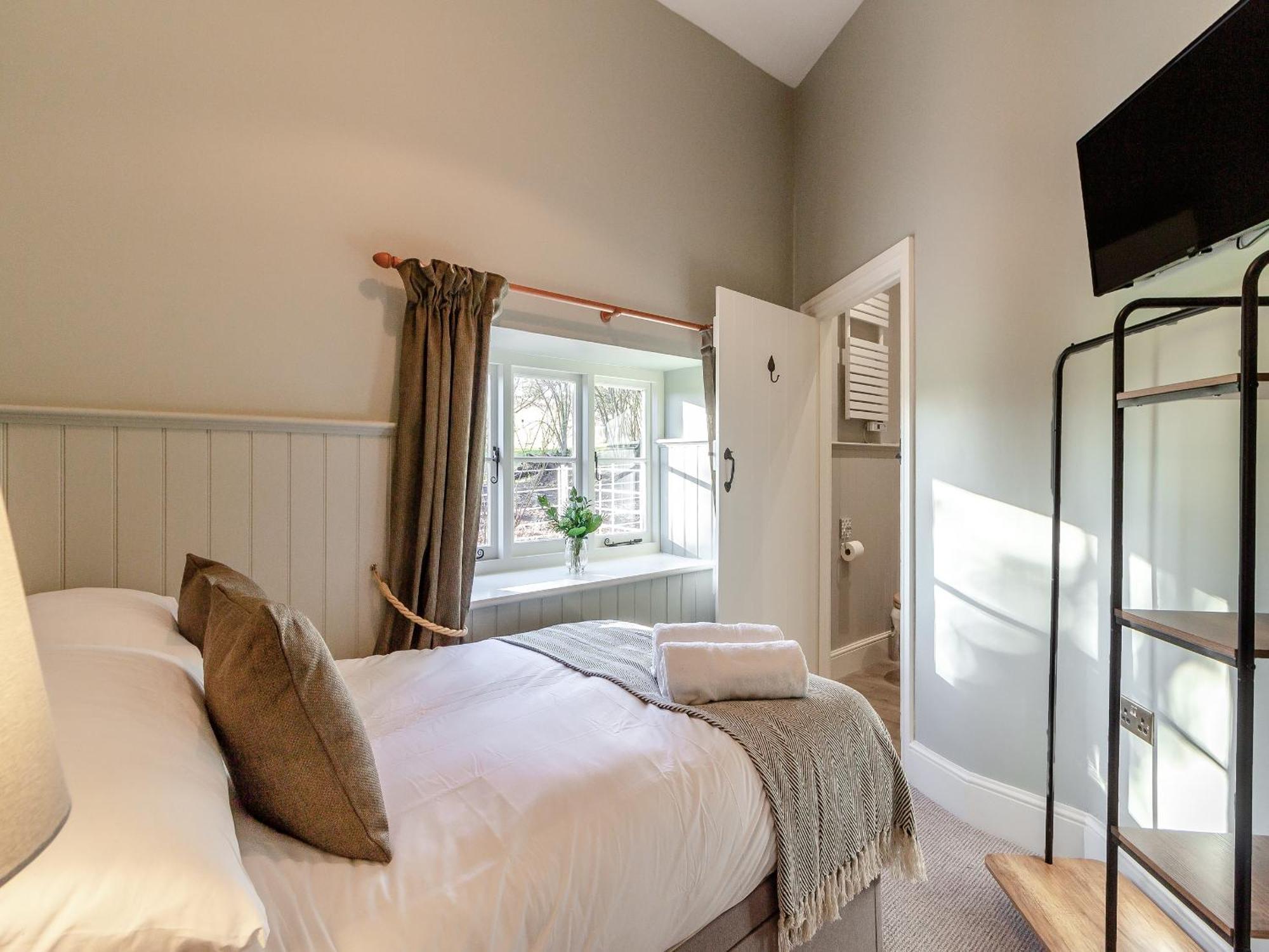The Lodge Wonastow Ngoại thất bức ảnh