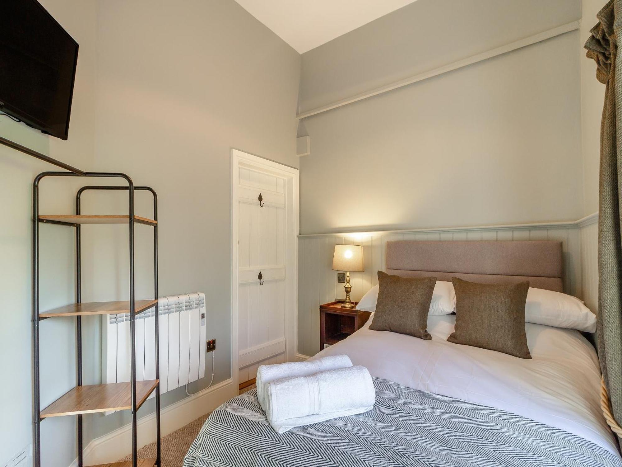The Lodge Wonastow Ngoại thất bức ảnh