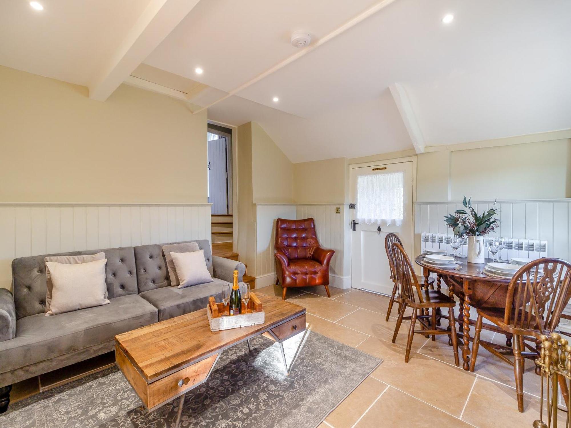 The Lodge Wonastow Ngoại thất bức ảnh
